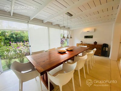 Casa con piscina en  Laguna Blanca - Manantiales