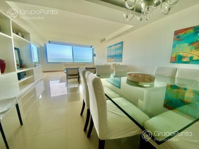 Departamento frente al mar  tres dormitorios y dependencia - torre de categoría  - Playa brava- Punta del Este