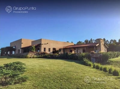 Chacra  Punta del Este 12 ha 5 dormitorios en Barrio Privado
