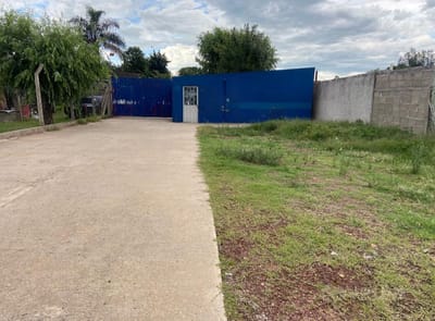 Alquiler de local comercial con amplio estacionamiento en Carmelo