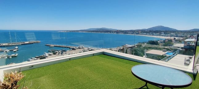 Casa moderna con vista panorámica hacia el puerto de Piriapolis
