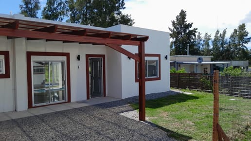 Colonia  - Venta  de casa de 2 dormitorios con piscina y cochera