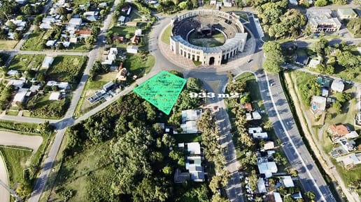 Terreno en  venta de 933 m2 frente a Plaza de Toros 
