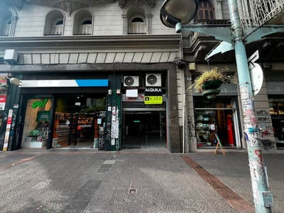 18 de Julio y Cuareim , 4 mts de frente, 180 m2 , doble altura, excelente estado !!