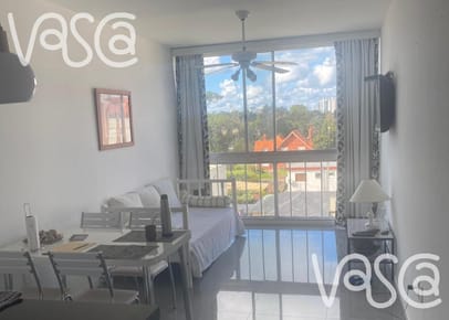 Apartamento a la venta de 1 dormitorio sobre la rambla playa mansa punta del este 