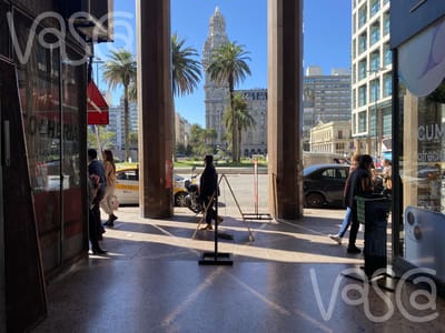 Apartamento en  Plaza Independencia con renta, ideal inversion.