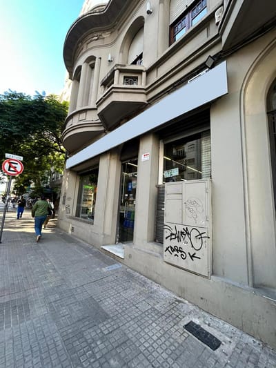 18 de Julio y Paullier, 9 mts de frente, 182 m2, con renta !!