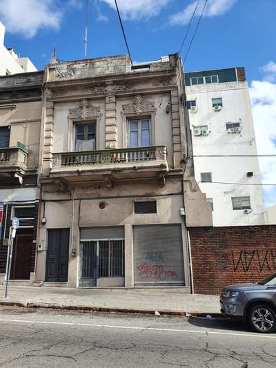 Yaguaron esq Uruguay, padrón único , 175 m2, 2 plantas  !!