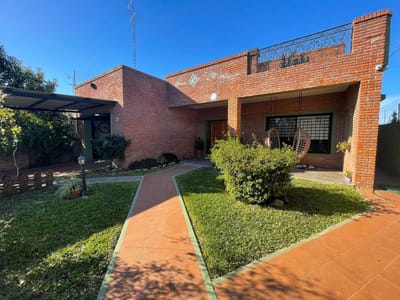 Casa en  venta céntrica de  3 dormitorios en Carmelo