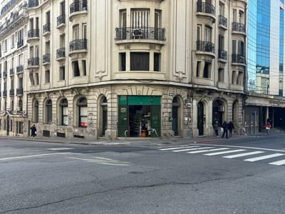 25 de mayo y Juncal, gran esquina, 194 m2 , excelente rentabilidad !!