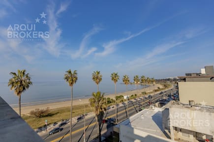 Apartamento de 3 dormitorios en venta en Rambla de Malvín con patio y piscina