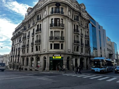 25 de Mayo esq. Juncal local   deposito, 194 m2, rentabilidad 7%!!