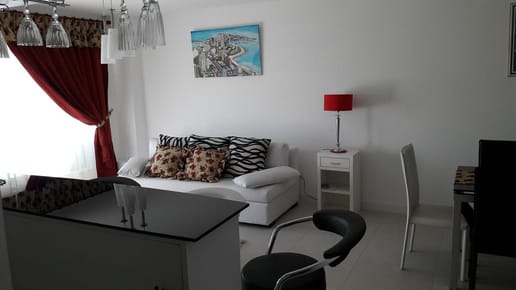 Apto, 2 dorm, 2 baños, 2 cocheras, edificio con servicios - Península