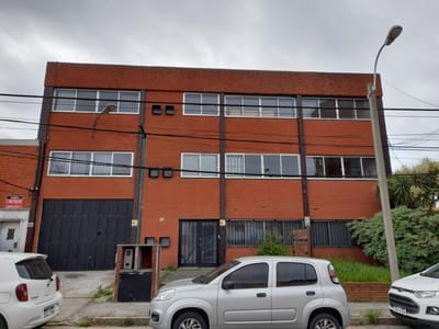 proximo Av Italia y Solano Lopez, 692 m2 , 15 mts de frente, entrada camionetas !!