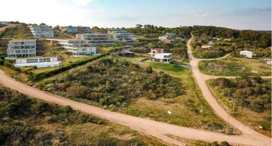 Terreno  en las grutas, Punta Ballena ideal para desarrollo