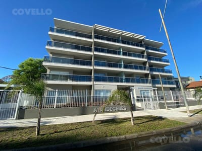 Apartamento en venta ubicado sobre la rambla de Colonia 