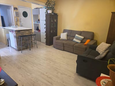 Apartamento en   Parque Rodo, por escalera. Acepta Banco