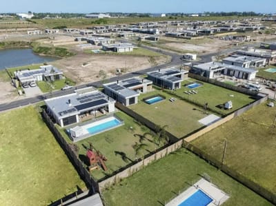 Terreno en Venta 1.100 m2 al Lago en La Juana Amenities Canelones