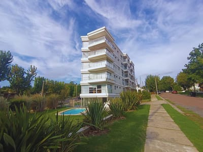 Venta de apartamento sobre la Rambla, 3er piso