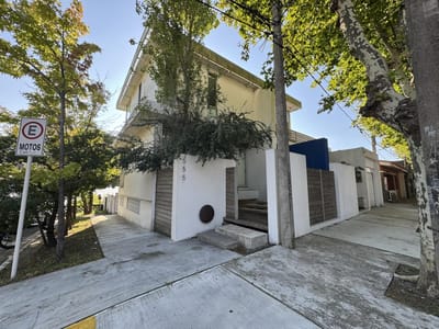 Moderna casa de 3 dormitorios en venta y alquiler sobre Rambla