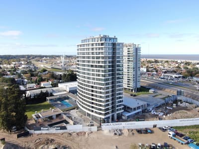 Venta apartamento tres dormitorios con terraza en Carrasco