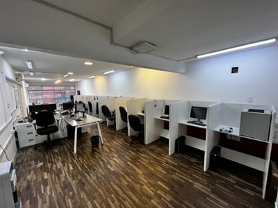 Ciudadela esq Parana, piso entero + patio, 200 m2, excelente estado!! 
