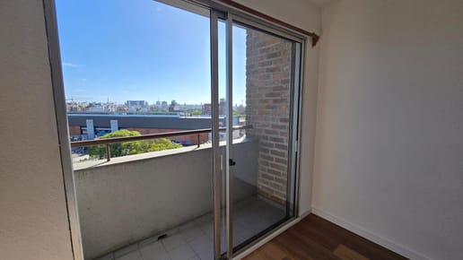Oficina o apartamento monoambiente en alquiler frente a  Tres Cruces, Montevideo