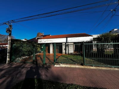 Ciudad de Guayaquil esq Caramuru 4 dorm. 300 m2, piscina y barbacoa!!
