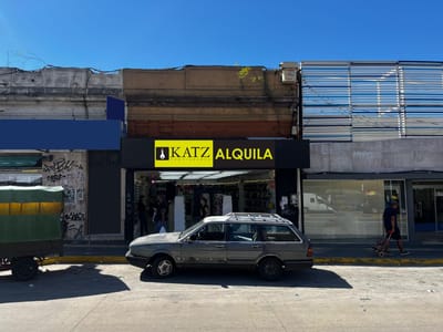Agraciada y Sagasta, 7 mts de frente, 202 m2 construídos   patio de 109 m2 !!