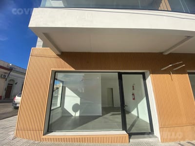 Local comercial en alquiler en edificio Postal Carmelo