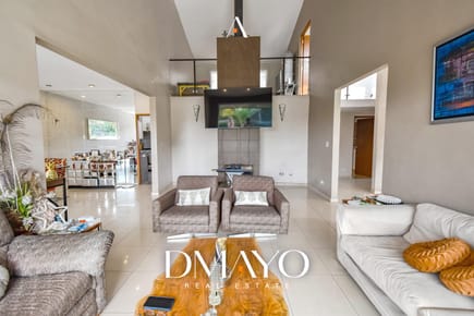 OCASION:  Venta Casa esquina 559.60 m2 Independiente y  con piscina-Rinconada del Lago II La Molina