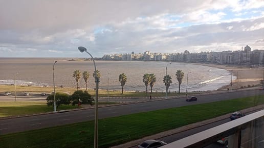 VENTA  APARTAMENTO 3 DORMITORIOS Y SERVICIO GARAJE X2  SOBRE RAMBLA