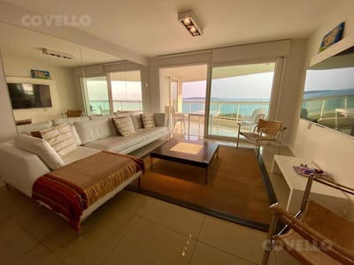 Venta!! Frente al mar en Edificio Aquarela, 3 dormitorios - Playa mansa