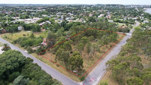 Espectacular terreno el altura ideal para desarrollo inmobiliario en la Bahía de Colonia