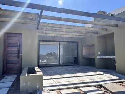 Casa de 2 dormitorios, 1 baños con parrillero privado y cochera