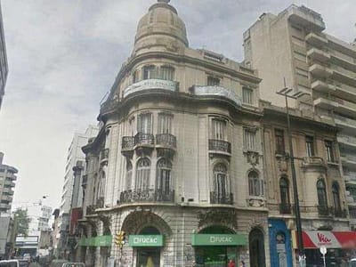 1 - Edificio en block sobre 18 de Julio Centro