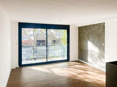 Departamento 2 dormitorios con patio y garage doble en Tres cruces