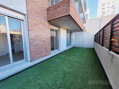 Venta Apartamento 2 dormitorios con amplio patio - Tres Cruces