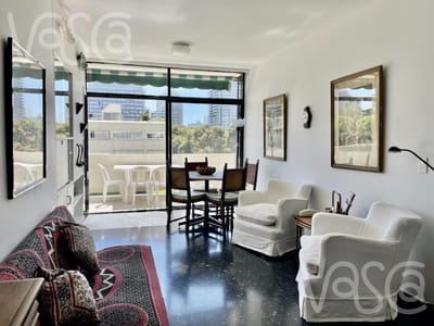 Apartamento en  venta de 3 dormitorios, 2 baños y balcón