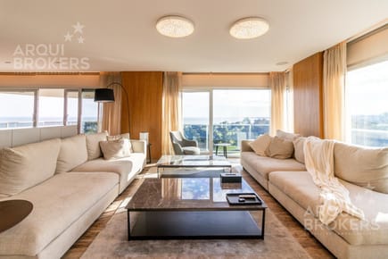 Apartamento de 3 dormitorios en alquiler equipado en Punta Carretas con garage doble