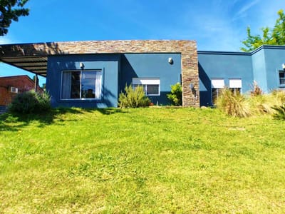 Colonia - Venta casa de 2 dormitorios en zona balnearia