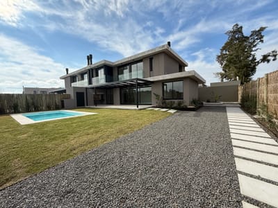 Divina casa en venta y alquiler en Barrio Parques Il