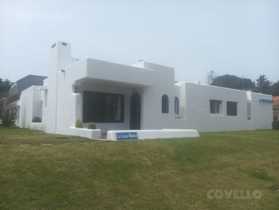 Casa en alquiler temporada 3 dormitorios y dependencia Playa Mansa 