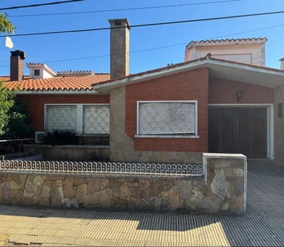 CASA 3 DORMITORIOS gge y barbacoa CON VISTA AL RIO en COLONIA