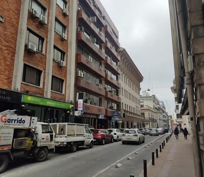 Alquiler de Oficina Ciudad Vieja, Plaza Matriz y Peatonal Sarandí.