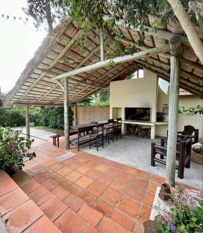 Casa en alquiler temporal, 3 dormitorios más dependencia, Punta del Este Playa mansa.