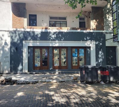 VENTA DE LOCAL DE GRAN METRAJE EN COLONIA DEL SACRAMENTO