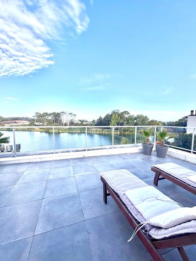 Divino apartamento en venta con vistas al lago