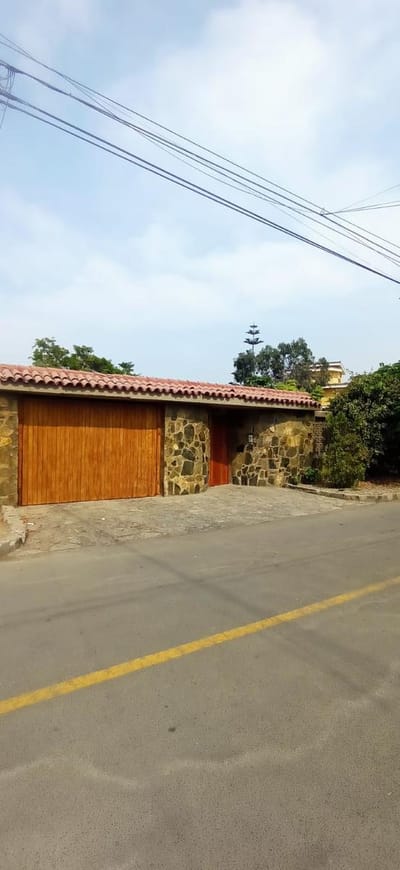 VENDO CASA COMO TERRENO - EL SOL DE LA MOLINA