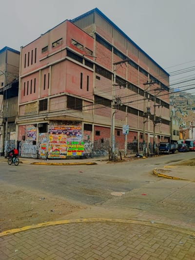 VENDO LOCAL EN LA VICTORIA ( COMERCIAL - iNDUSTRIAL )